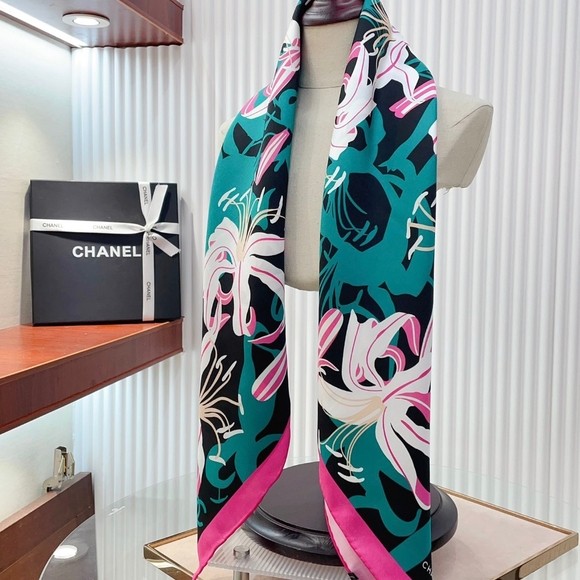 Chanel silk handkerchief - Picture 1 of 5